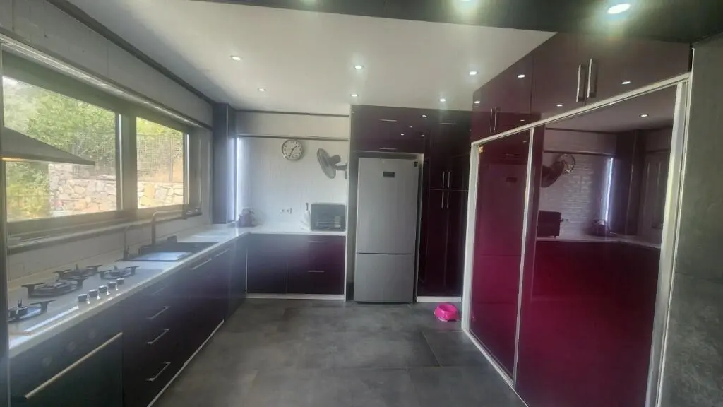 Fitted kitchen